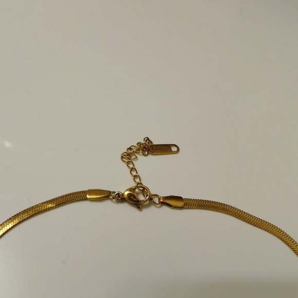 Golden colour necklace - Picture 5 of 7